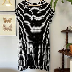 a.n.a Striped Tshirt Dress, Black & White, size Medium, cuffed sleeves